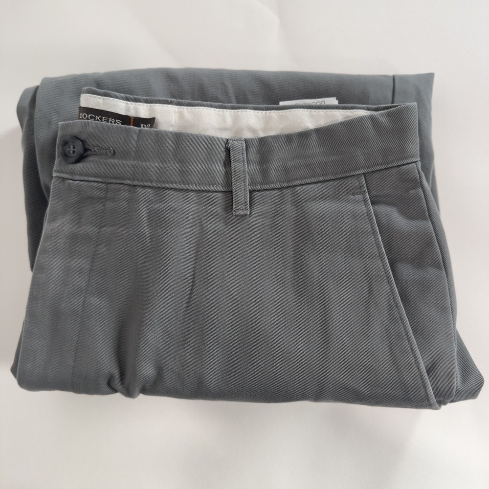 Dockers D3 Classic Fit Pants Mens 34x30 Gray 100% Cotton Flat Front Chino